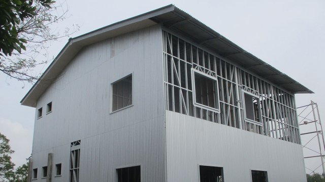 Aplikasi baja ringan pada bangunan